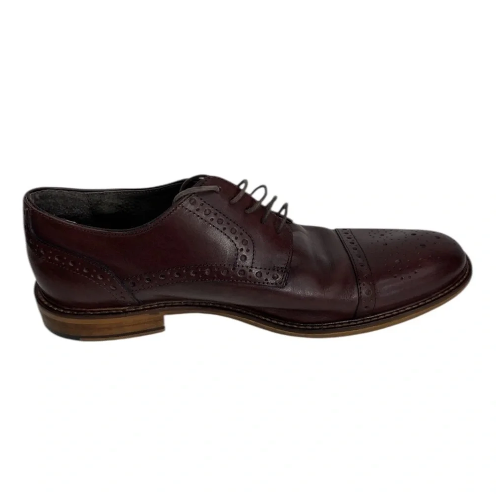 Size 10 Joseph Abboud leather wingtip Oxford shoes in excellent condition​